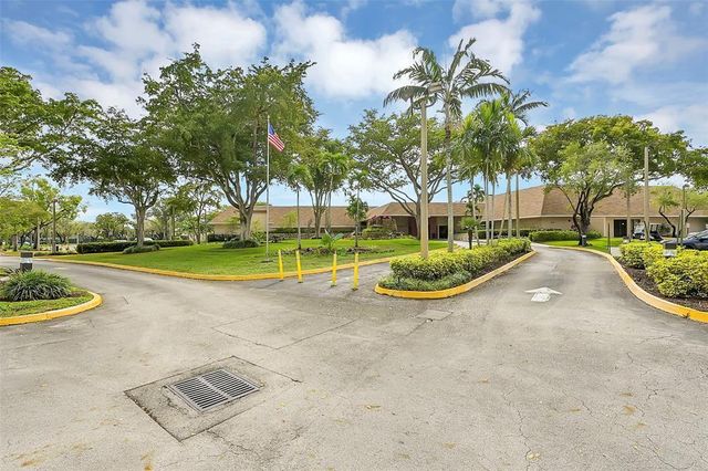 9360 Sunrise Lakes Boulevard 111, Sunrise, FL 33322