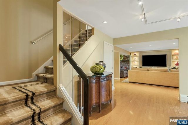 100 Dyer Court, Norwood, NJ 07648