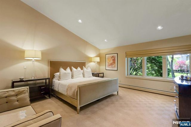 100 Dyer Court, Norwood, NJ 07648