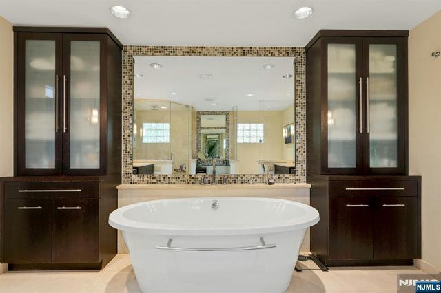 100 Dyer Court, Norwood, NJ 07648