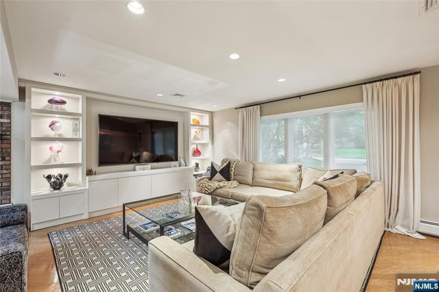 100 Dyer Court, Norwood, NJ 07648