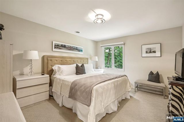 100 Dyer Court, Norwood, NJ 07648