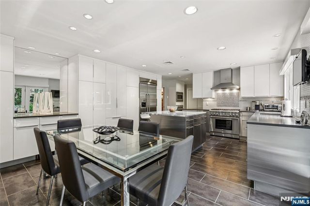 100 Dyer Court, Norwood, NJ 07648