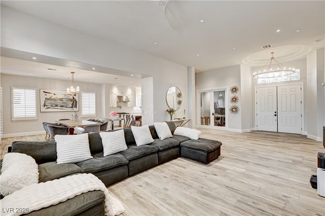 812 Sir James Bridge Way, Las Vegas, NV 89145