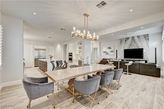 812 Sir James Bridge Way, Las Vegas, NV 89145