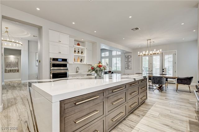 812 Sir James Bridge Way, Las Vegas, NV 89145