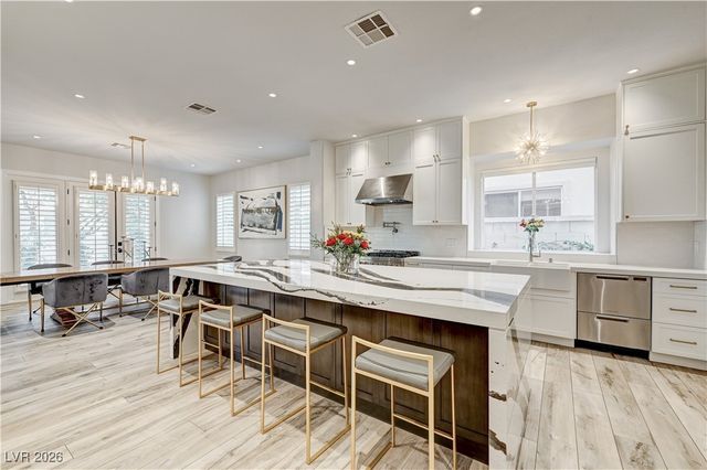 812 Sir James Bridge Way, Las Vegas, NV 89145