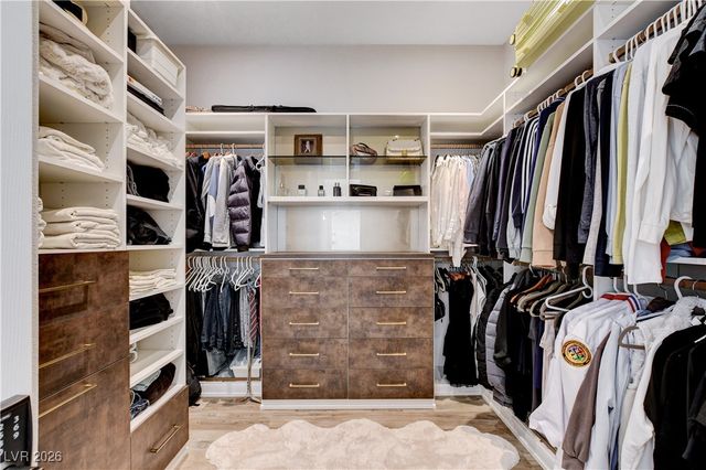 812 Sir James Bridge Way, Las Vegas, NV 89145