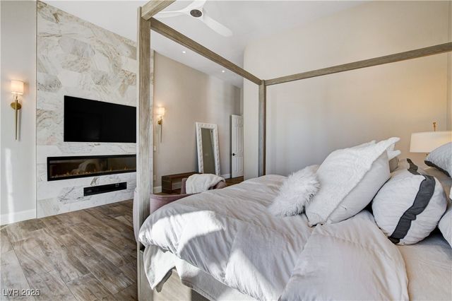 812 Sir James Bridge Way, Las Vegas, NV 89145