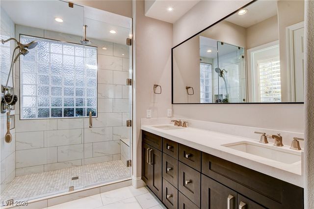 812 Sir James Bridge Way, Las Vegas, NV 89145