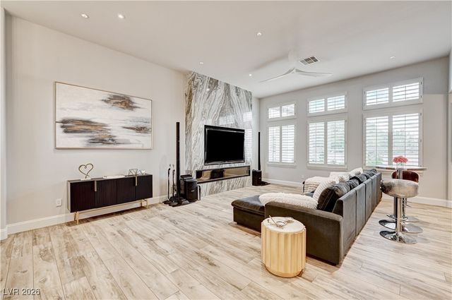 812 Sir James Bridge Way, Las Vegas, NV 89145