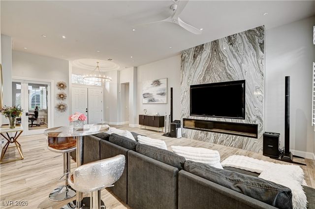 812 Sir James Bridge Way, Las Vegas, NV 89145