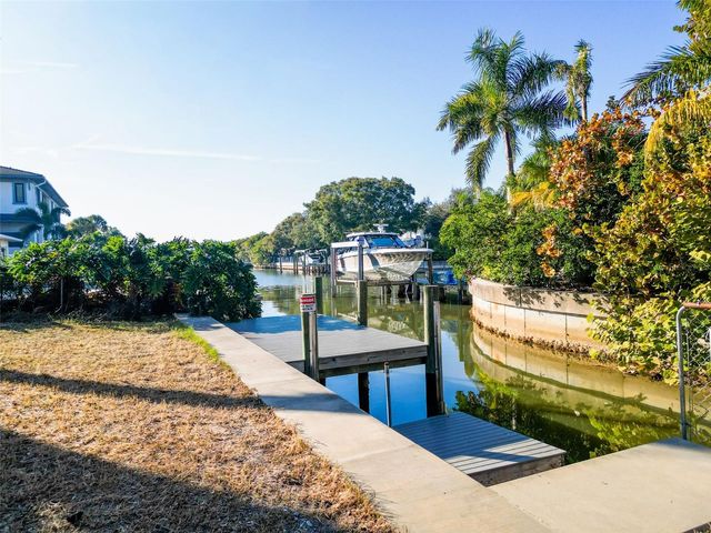 4915 W MELROSE AVENUE, Tampa, FL 33629