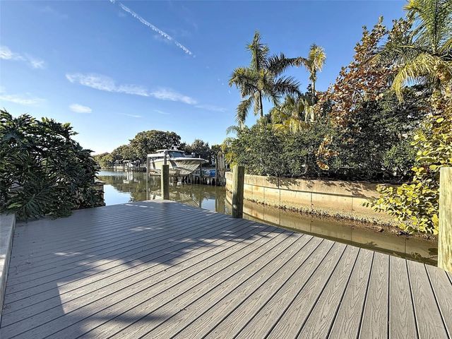 4915 W MELROSE AVENUE, Tampa, FL 33629