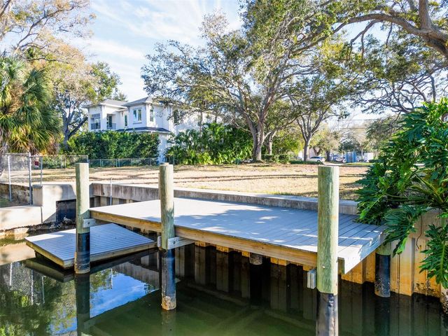 4915 W MELROSE AVENUE, Tampa, FL 33629