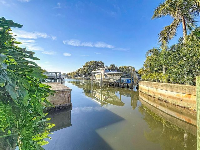 4915 W MELROSE AVENUE, Tampa, FL 33629