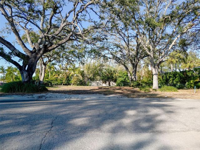 4915 W MELROSE AVENUE, Tampa, FL 33629