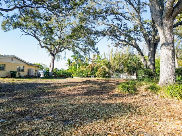 4915 W MELROSE AVENUE, Tampa, FL 33629