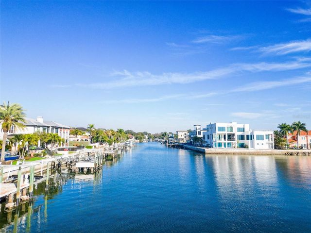 4915 W MELROSE AVENUE, Tampa, FL 33629