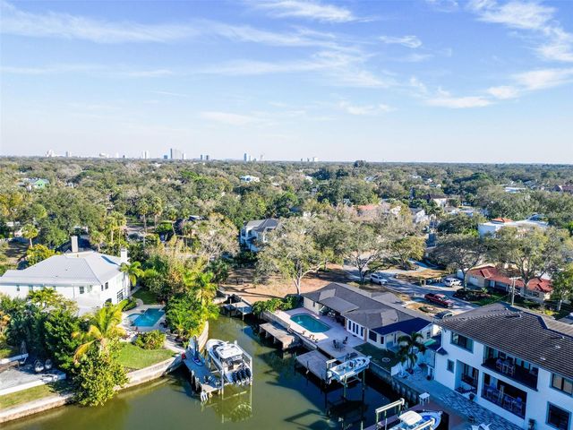 4915 W MELROSE AVENUE, Tampa, FL 33629