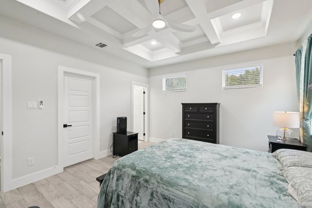 5601 San Jacinto Drive, Granbury, TX 76048