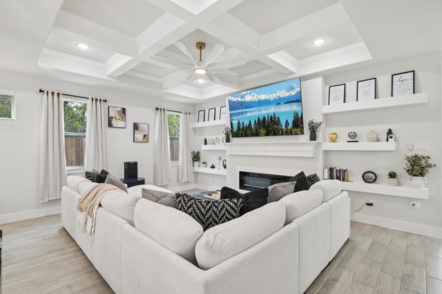 5601 San Jacinto Drive, Granbury, TX 76048