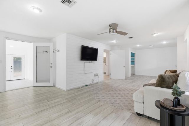 2225 Davis Way, Modesto, CA 95351