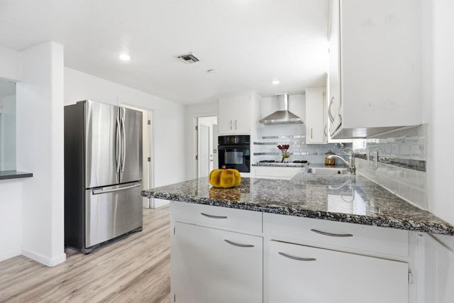 2225 Davis Way, Modesto, CA 95351