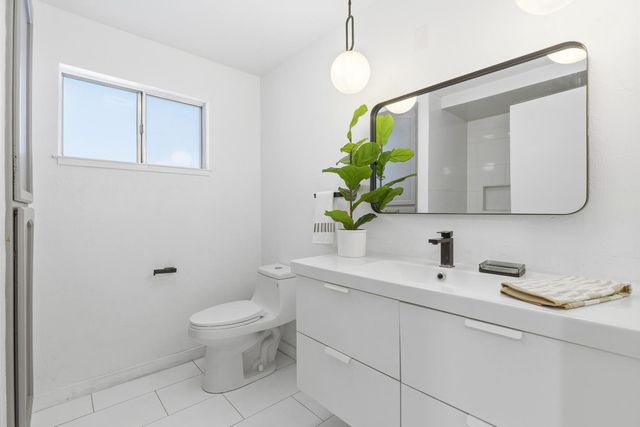 2225 Davis Way, Modesto, CA 95351