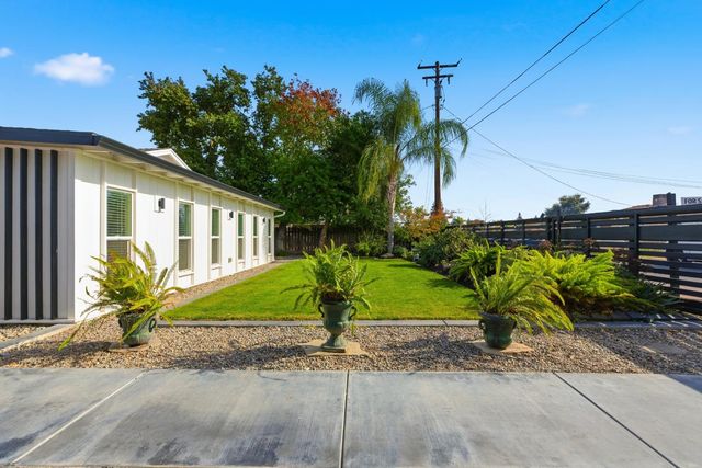 2225 Davis Way, Modesto, CA 95351