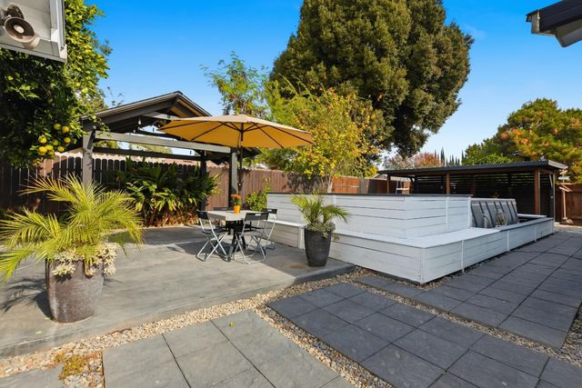 2225 Davis Way, Modesto, CA 95351