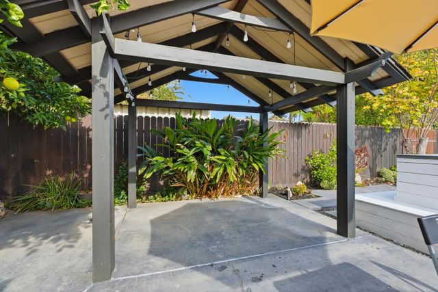 2225 Davis Way, Modesto, CA 95351