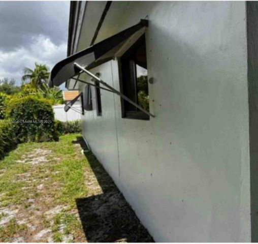 737 NW 6th St, Hallandale Beach, FL 33009
