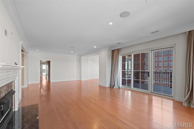 150 Carondelet Plaza 1201, Clayton, MO 63105