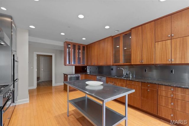 150 Carondelet Plaza 1201, Clayton, MO 63105