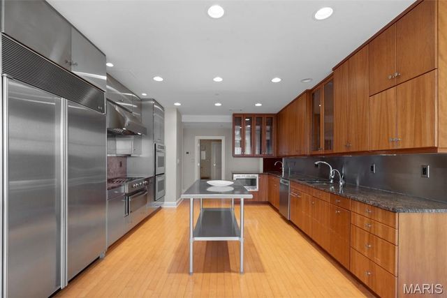 150 Carondelet Plaza 1201, Clayton, MO 63105