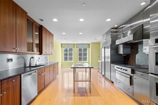 150 Carondelet Plaza 1201, Clayton, MO 63105