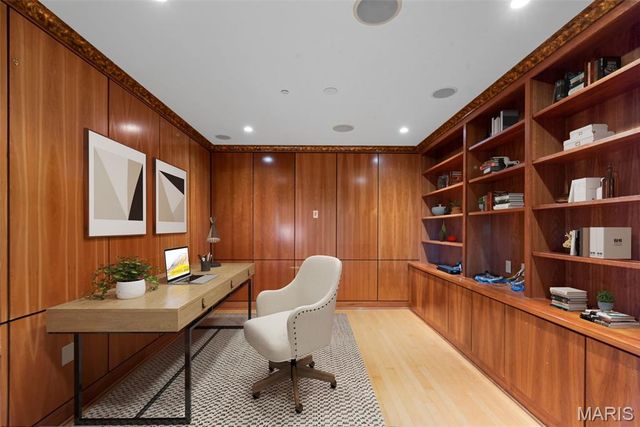 150 Carondelet Plaza 1201, Clayton, MO 63105