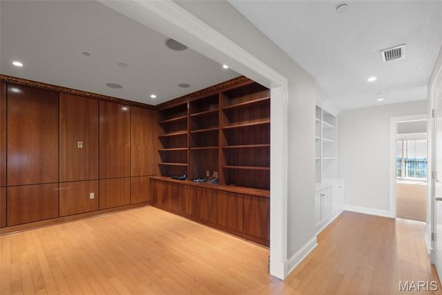 150 Carondelet Plaza 1201, Clayton, MO 63105