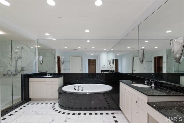 150 Carondelet Plaza 1201, Clayton, MO 63105