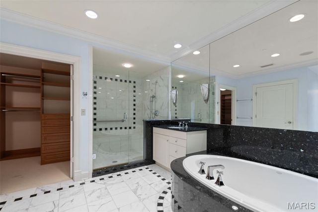 150 Carondelet Plaza 1201, Clayton, MO 63105