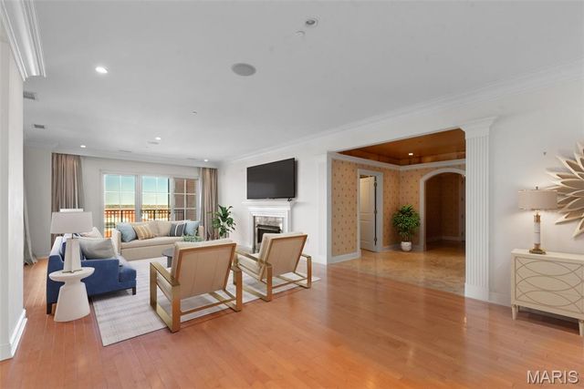 150 Carondelet Plaza 1201, Clayton, MO 63105