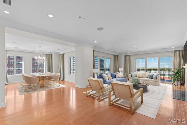 150 Carondelet Plaza 1201, Clayton, MO 63105