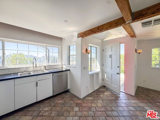 3050 Knob Drive, Los Angeles, CA 90065