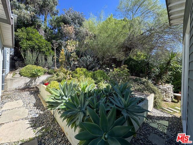 3050 Knob Drive, Los Angeles, CA 90065