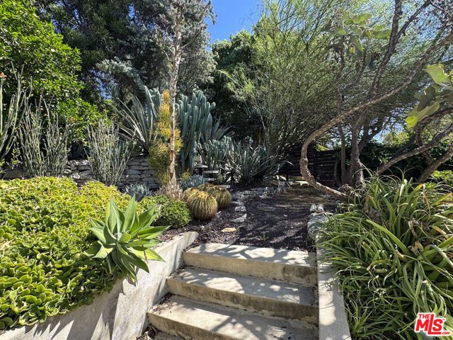 3050 Knob Drive, Los Angeles, CA 90065