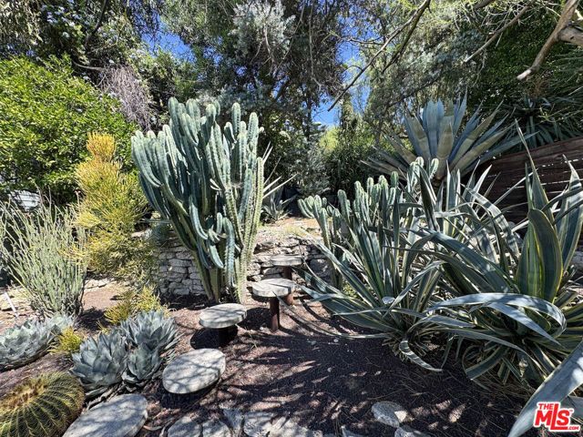 3050 Knob Drive, Los Angeles, CA 90065