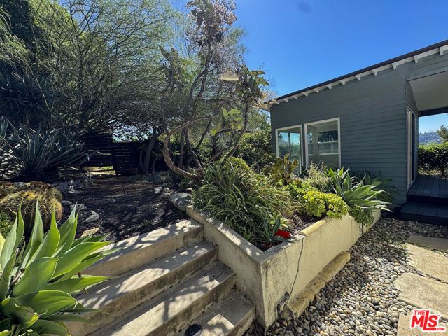 3050 Knob Drive, Los Angeles, CA 90065