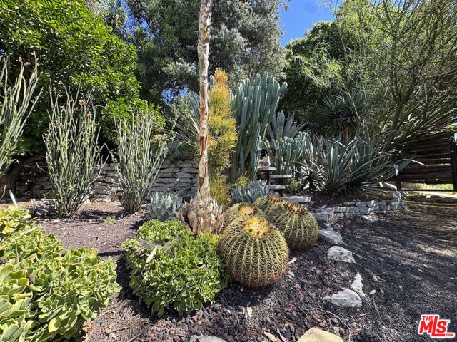 3050 Knob Drive, Los Angeles, CA 90065