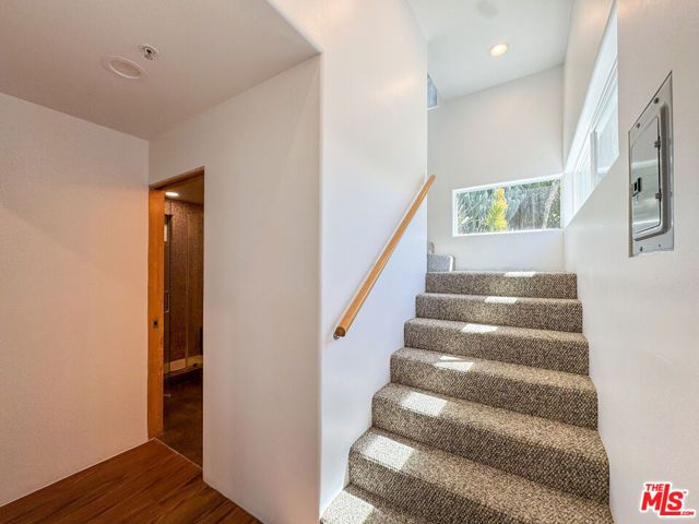 3050 Knob Drive, Los Angeles, CA 90065